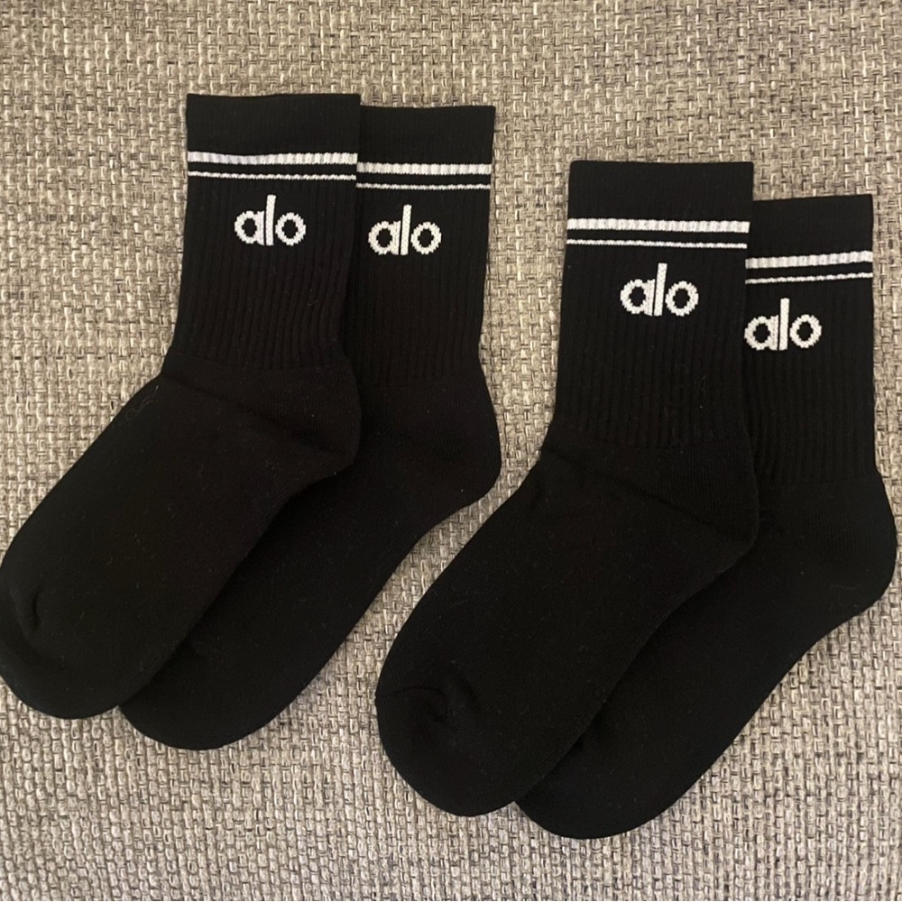 2 pairs of ALO Yoga Unisex Throwback Socks Black